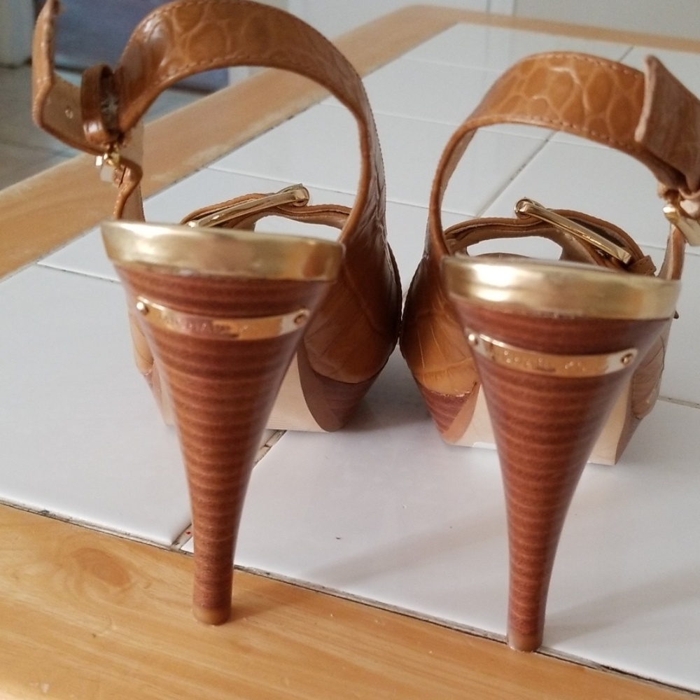shoes - Picture 5 of 5